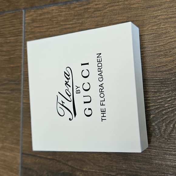 📢Birthday Month Gone Bananas 🥳 NIB Gucci Flora Silver Compact Mirror - Picture 6 of 8